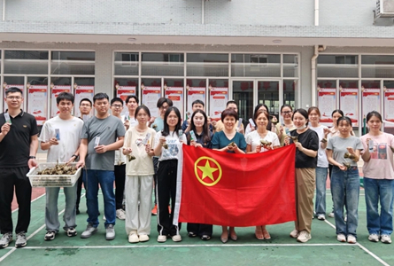 粽叶裹廉心，端午扬清风